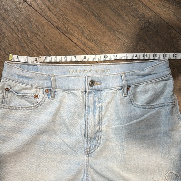 AEO Strigid Relaxed Jean Shorts Distressed Size 12 - Picture 10 of 12